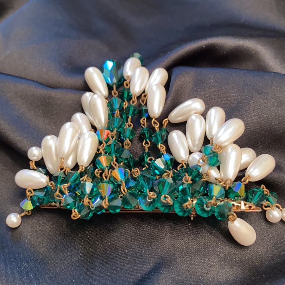 Fabulous AB crystals/faux pearls on chains/ brooch - Picture 3 of 9